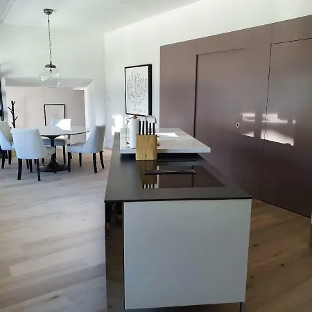 Le Bijou Bahnhofstrasse / Paradeplatz * Zurich